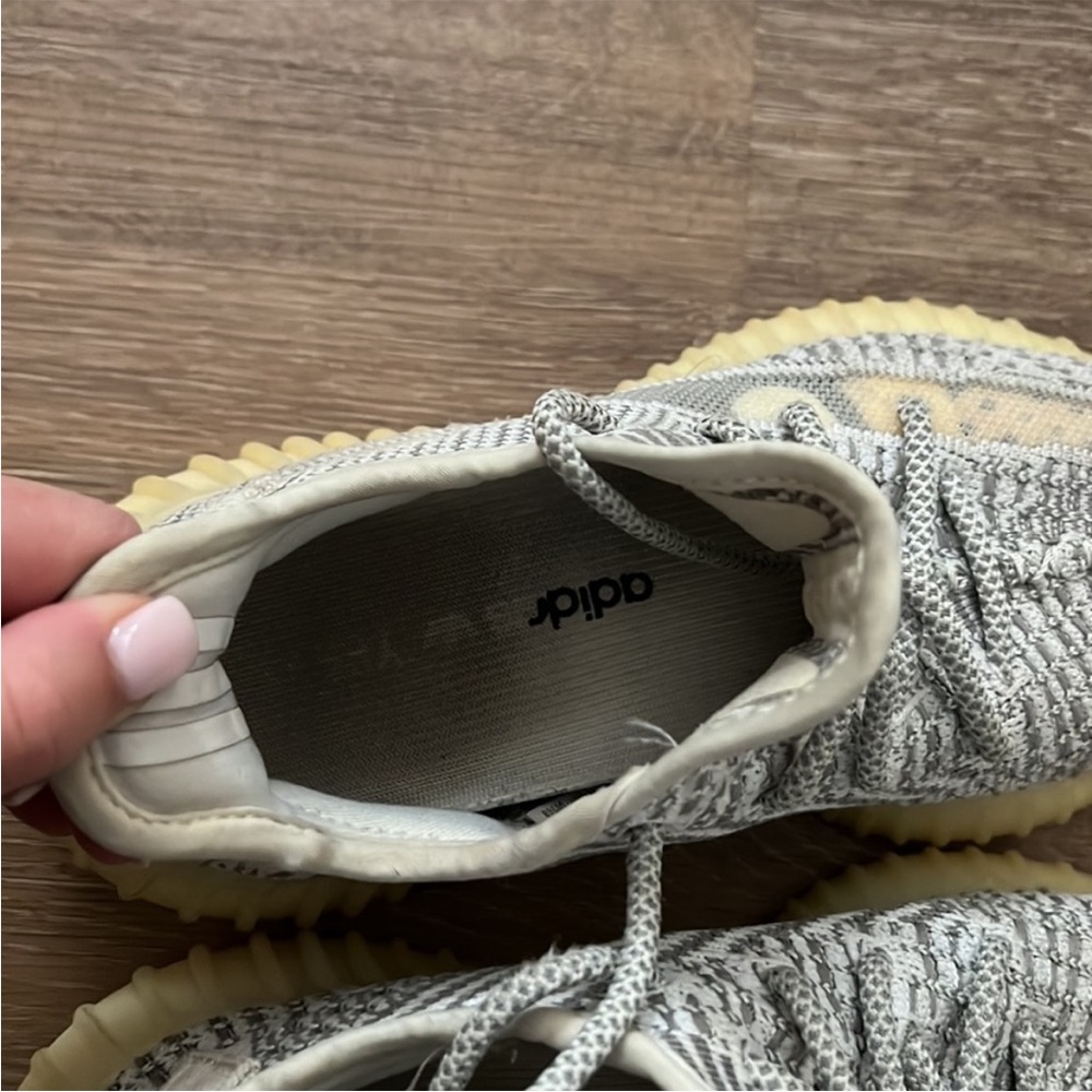 Authentic Yeezy boosts static - Picture 3 of 3